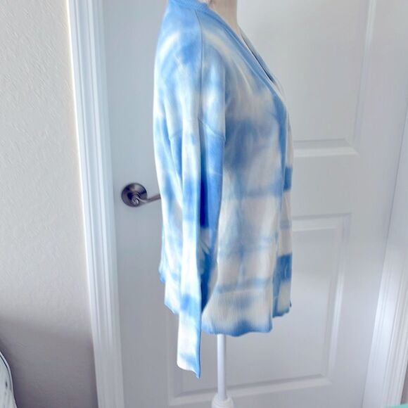 Neiman Marcus Sky Blue and White Cardigan - Picture 5 of 9